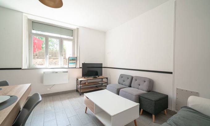 Les Moitiers-d'Allonne House | Le Logis d'Allonne - 10min de la Plage