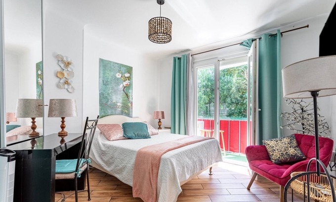 La Lunette Apartment | Le Lovely - One Bedroom Apartment, Sleeps 4