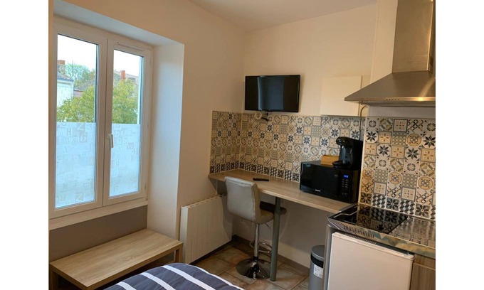 Chauray Apartment | ⭐Le Lumineux⭐ Downtown - Wi-Fi - Free parking