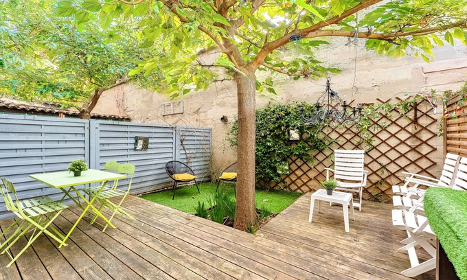 8th Arrondissement House | Le Mûrier - Maison de ville avec patio + parking - 6 pers