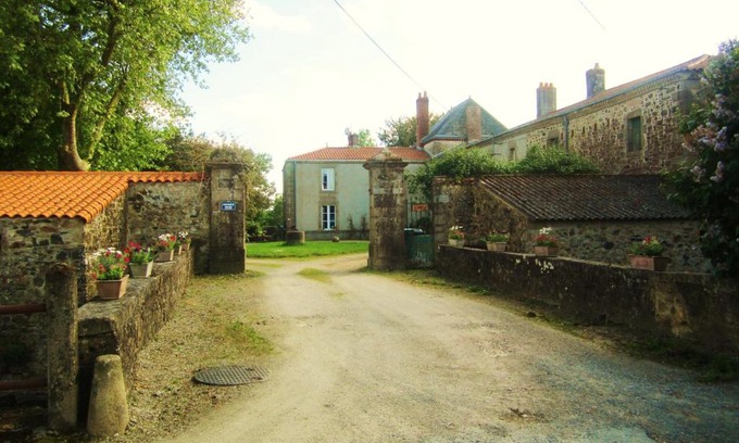 Bazoges-en-Paillers Bed & Breakfast | Le Manoir "Aux Douves"