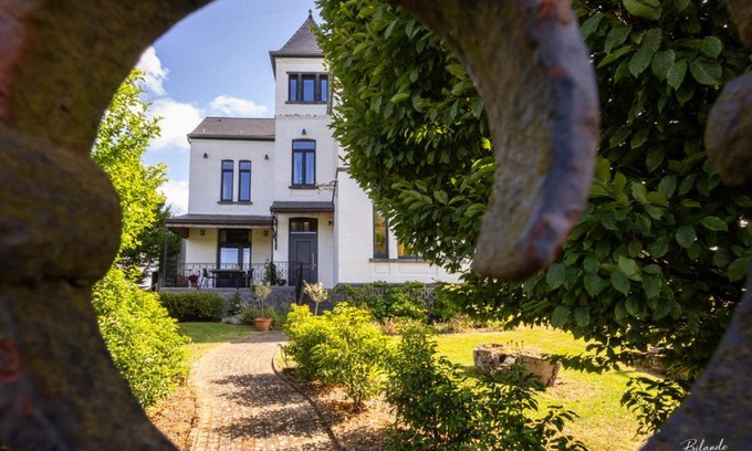 Florennes Bed & Breakfast | LE MANOIR DE LA VALETTE