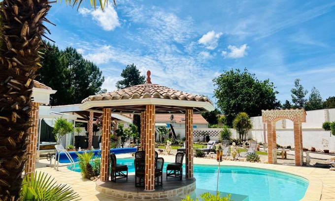 Les Mathes Bed & Breakfast | Le Mas des Mathes, Chambres d'hôtes, Studios