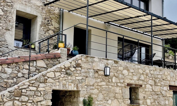 Arphy Cottage | Le Mas Les Vignals gîtes and events, pool view