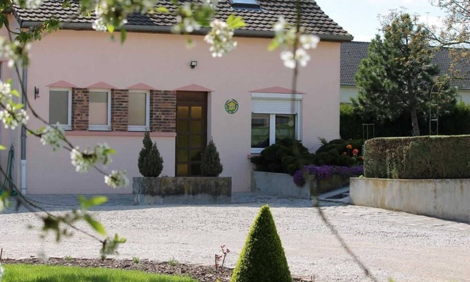 Voipreux House | Le Menhir - Blancs-coteaux