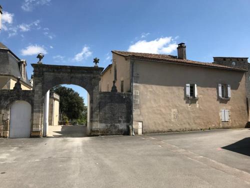 Charras House | Le Milieu Chai, Chateau de Charras