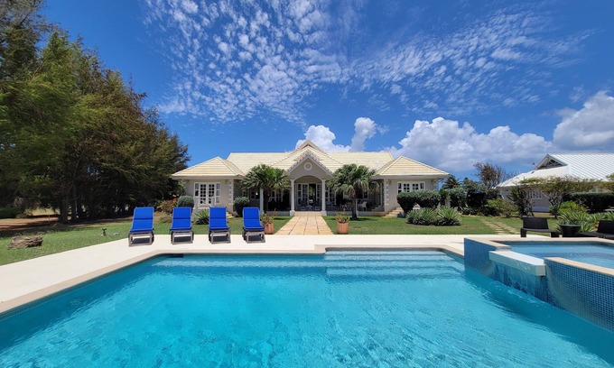 Lowlands Villa | Le Mistral, a tranquil, tastefully decorated escape
