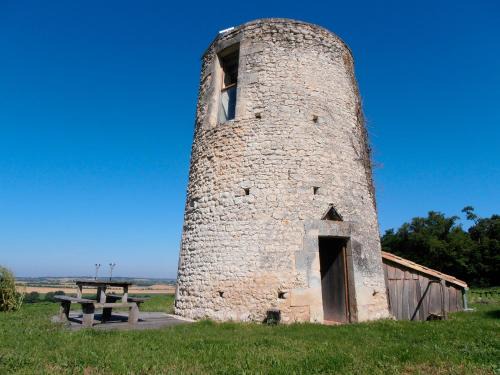 Haute-Saintonge Apartment | Le Moulin de la Garenne
