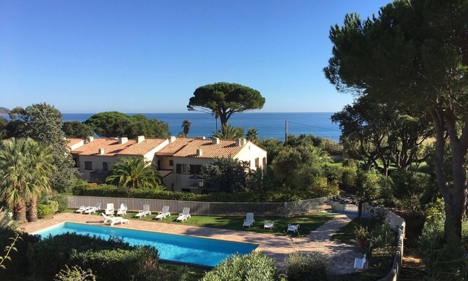 Le Lavandou Apartment | Le Nautilus T2* mezzanine with direct beach access