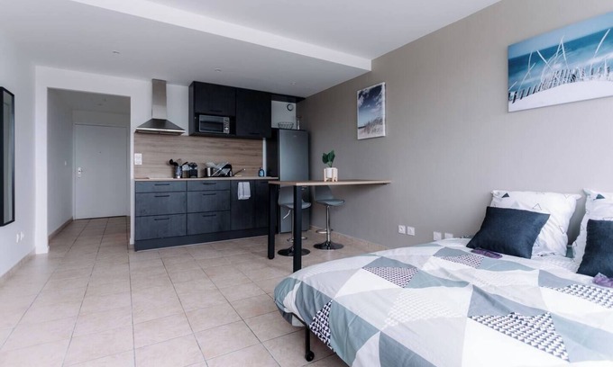Dardilly Apartment | Le Nid Dardilly : Studio comfort, quiet, parking - Ideal pro