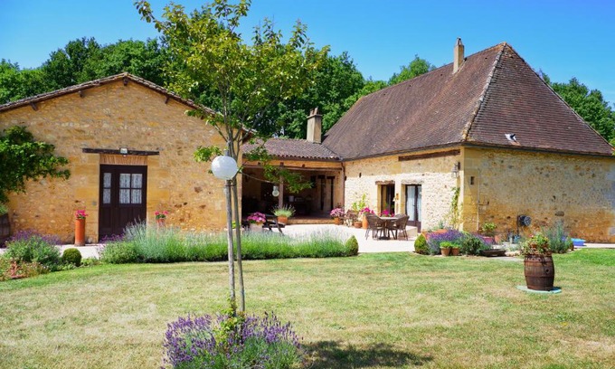 Lanquais House | Le Nid de Faucons