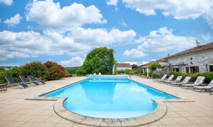 Razac-d'Eymet Apartment | Le nid - fantastic studio gite with pool in 30+ acres nr bergerac