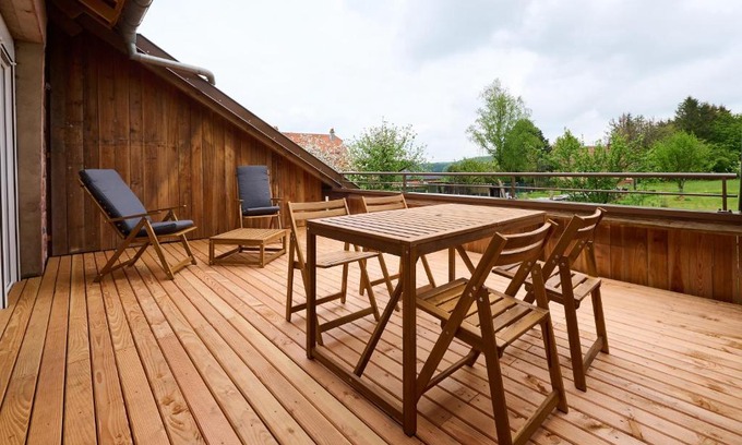 Puberg Apartment | Le Noyer - Appt avec terrasse et jardin partagé