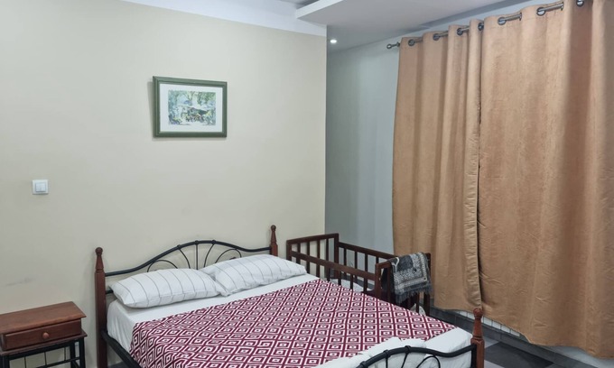 Hydra Apartment | Le P'tit Urbain, Large apartment +parking lot