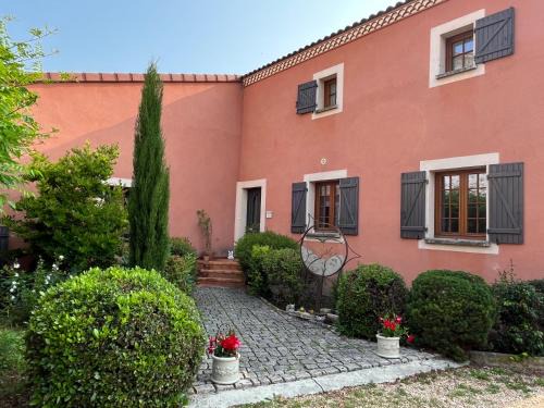 Parentignat House | Le Patio