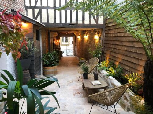 Enclos Apartment | LE PATIO/les suites romantiques du grenier à sel