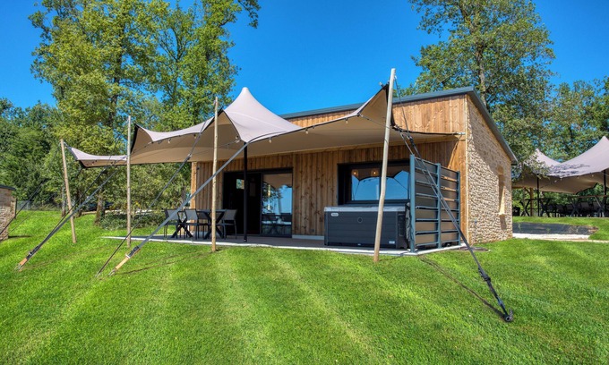 Sarlat-la-Caneda Ski Chalet | Le Pech Eternel: Cedars SPA Lodge