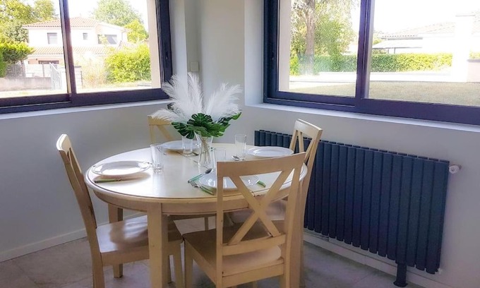 Chazay-d'Azergues Apartment | Le Petit Castel, Portes de Lyon