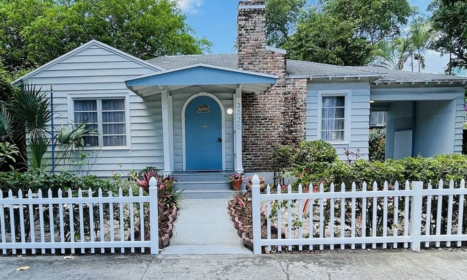 Coconut Grove Cottage | Le Petit Maison