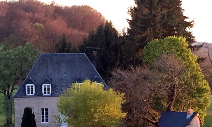 Lavault-de-Fretoy House | Le petit Manoir de Frétoy, in the heart of the Morvan regional park
