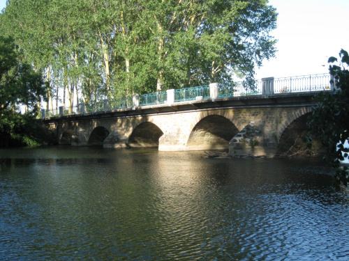 Moitron-sur-Sarthe Bed & Breakfast | Le Petitepinay Chambres et Gîte