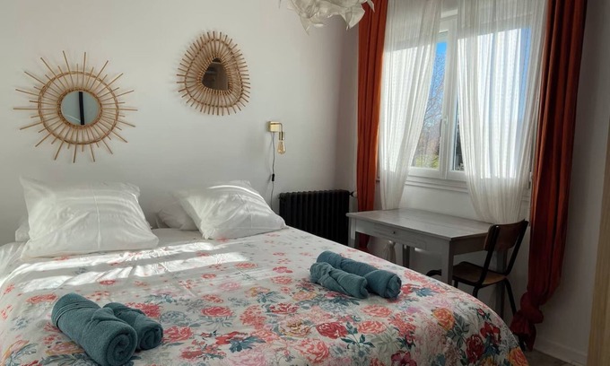 Saint-Jean-des-Mauvrets Cottage | Le Poinçon, Résidence les logis du forgeron