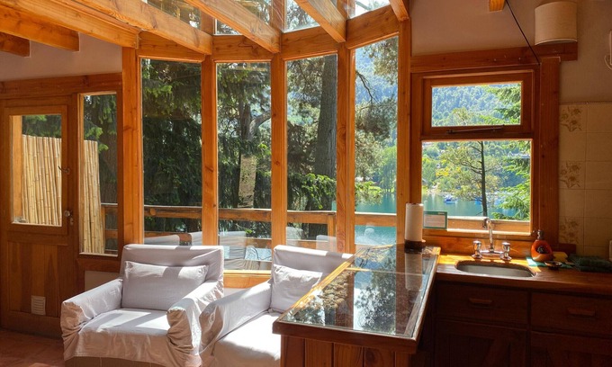 Puerto Manzano Cabin | Le Pommier 2 | Cabañas frente al Lago y con Pileta Climatizada