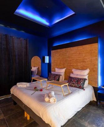 Cournon-dʼAuvergne Apartment | Le Pont des Amoureux Jacuzzi Wifi