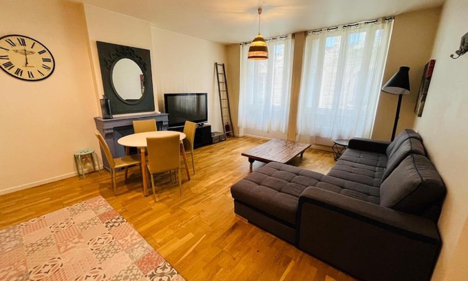 Bourg-les-Valence Apartment | Le Pont Péri