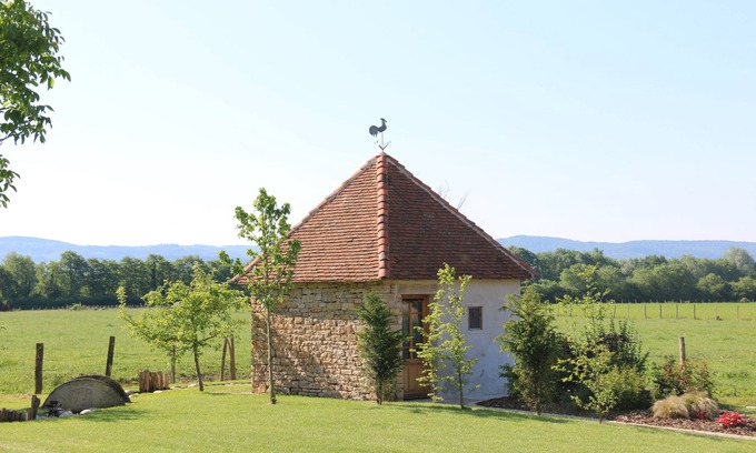 Courlaoux House | Le Poulier de Nilly, private spa, breakfast included