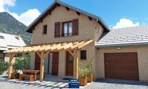 Guillestre Apartment | Le Pré Fleuri à Guillestre - Appartements neufs classés Meublés de Tourisme 3 étoiles - Parking privatif