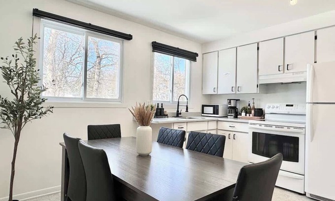 Ste. Foy Apartment | Le Ranch Summary: Ide