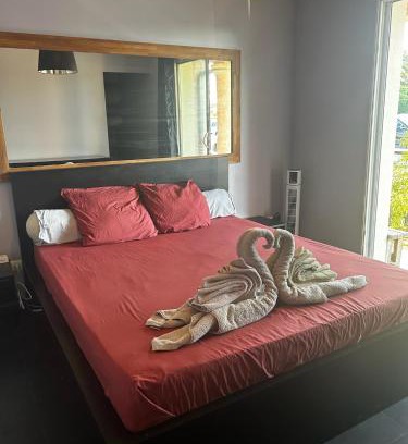 Janneyrias Bed & Breakfast | le relai du parking fute