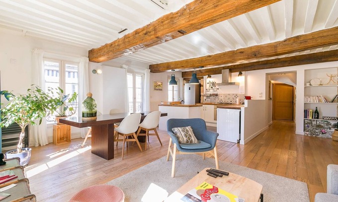 Dijon Centre Ville Apartment | Le Rousseau -En plein cœur de la ville - SR Loc
