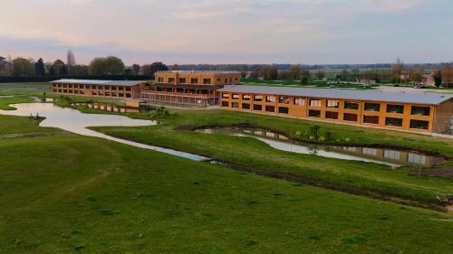 Lumigny-Nesles-Ormeaux Hotel | Le Royaume des Lions