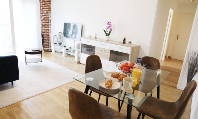 Saint-Cyr-l'Ecole Apartment | Le Saint Cyrien, 5km from Versailles and 25km from Paris, for Family & Business