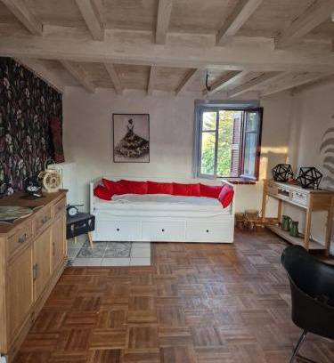 Aubusson-dʼAuvergne Apartment | LE SENS DE LA FAMILLE