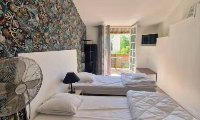 Saint-Just-Luzac Apartment | Le Studio 2 person accomodation