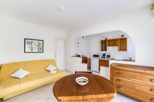 Antibes Old Town Apartment | Le Studio Provençal Welkeys
