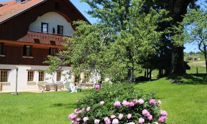 Verrieres-de-Joux Hotel | Le Tillau