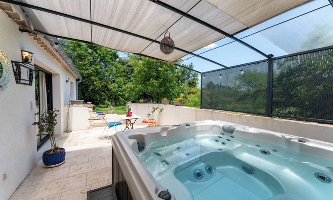 Saint-Paulet-de-Caisson House | Le Titibu: charming air-conditioned cottage with Spa, Garden, Netflix TV, BBQ, for 2 people