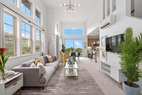 Makaha Valley House | Lealea by AvantStay Ocean Mountain Views
