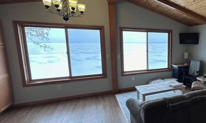 Whipholt Cabin | Leech lake cabin with gorgeous views! 2br/2ba pet friendly!