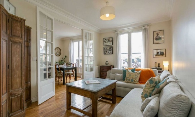 15th Arrondissement Apartment | Left Bank - Walk to Eiffel Tower - Safe and Authentic Neighborhood