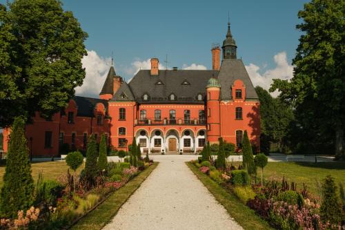 Upplands-Bro Municipality Hotel | Lejondals Slott