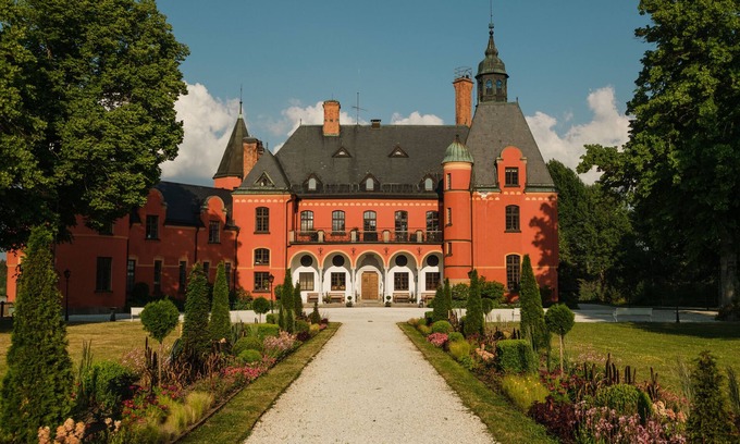 Upplands-Bro Municipality Hotel | Lejondals Slott