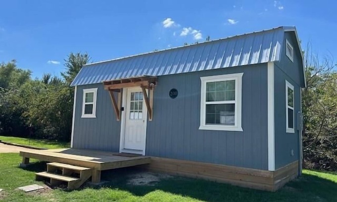 Dublin Cottage | Lela - Fully Furnished 6 Person Cottage for short or mid-term stays