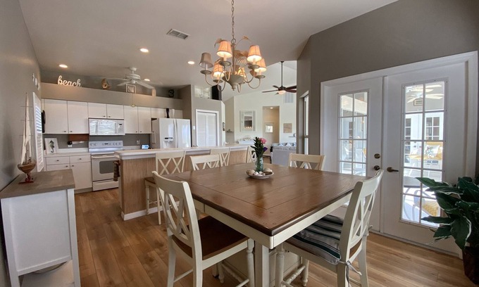Falcons Glen House | Lely Resort - Cozy Coastal Cottage 3 BR/2BA Pool Home - on Flamingo Golf Course