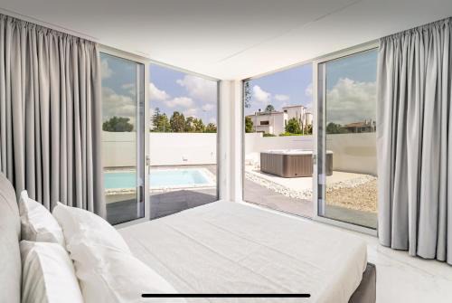Su Forti House | Leonida's Room pool and Jacuzzi