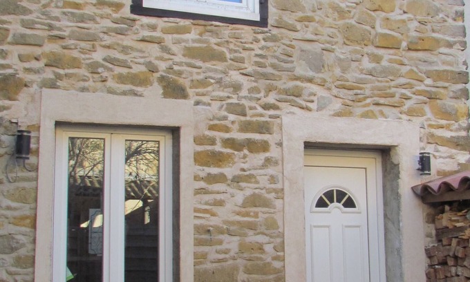 Leran House | Leran, Cottage in village with Patio, close to Lake Montbel, free WiFi